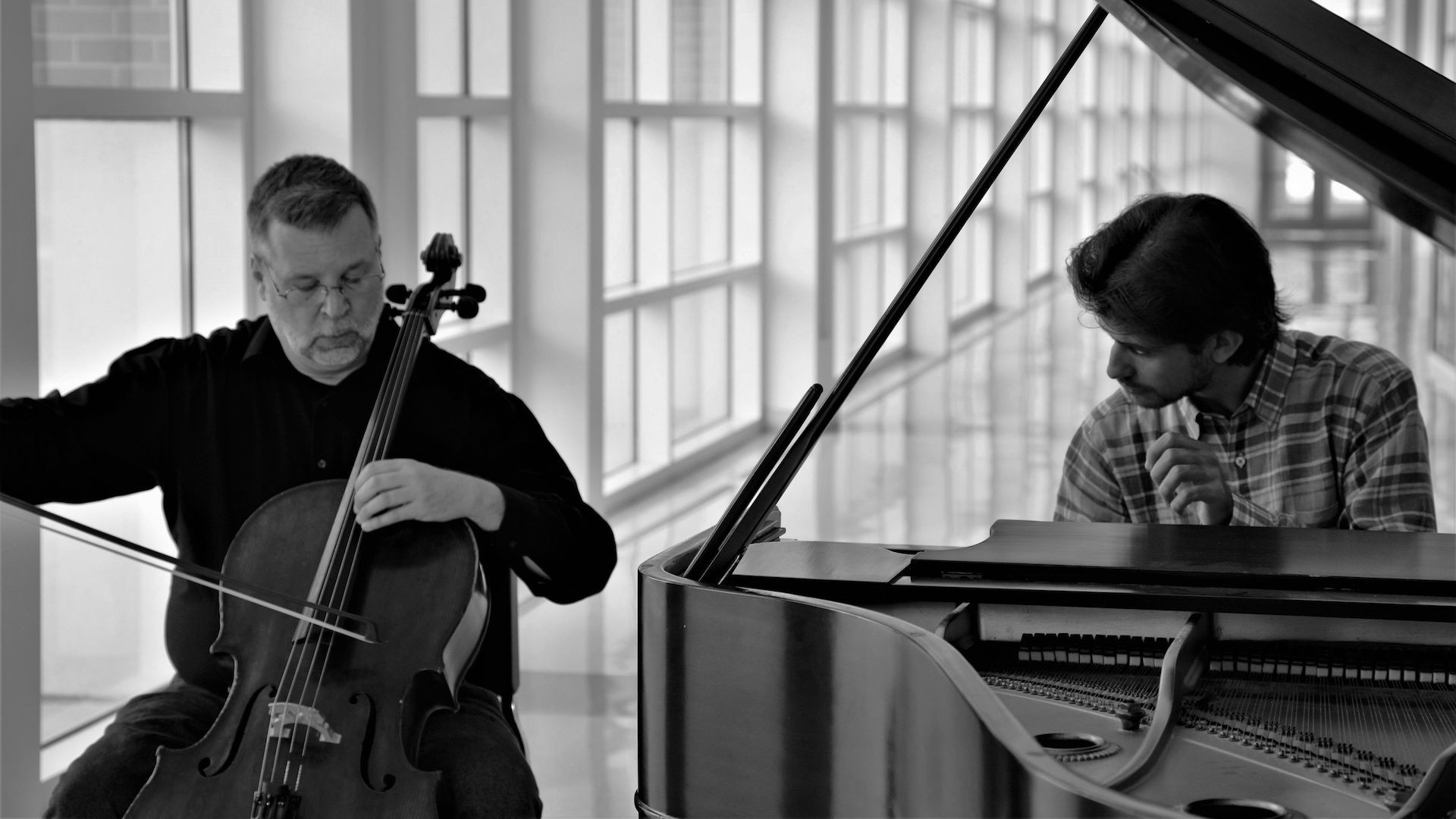 Picture of cellist Eric Edberg and pianist John Kamfonas 