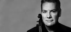 Picture of violist Steven Dann 