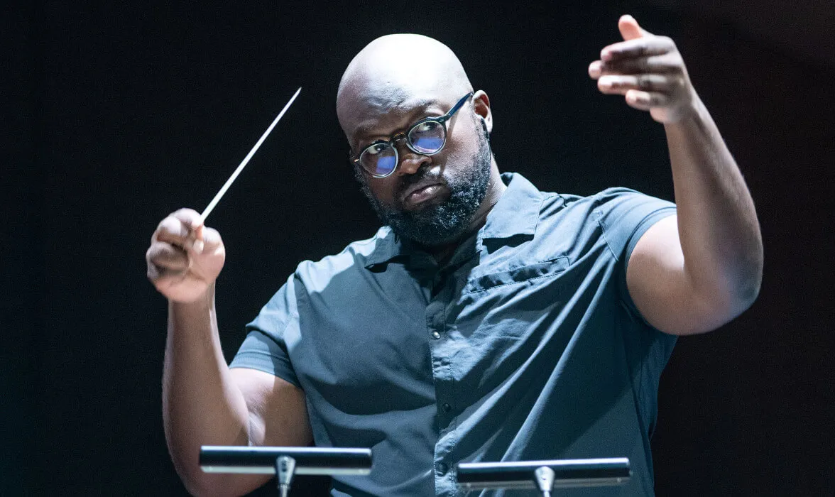 Vimbayi Kaziboni conducting A House of Call by Heiner Goebbels.